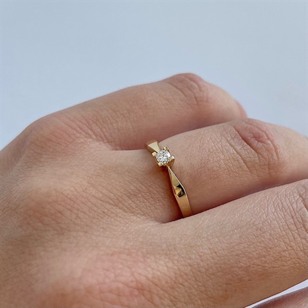 Kleopatra ring i 14kt guld med 0,10ct brillant